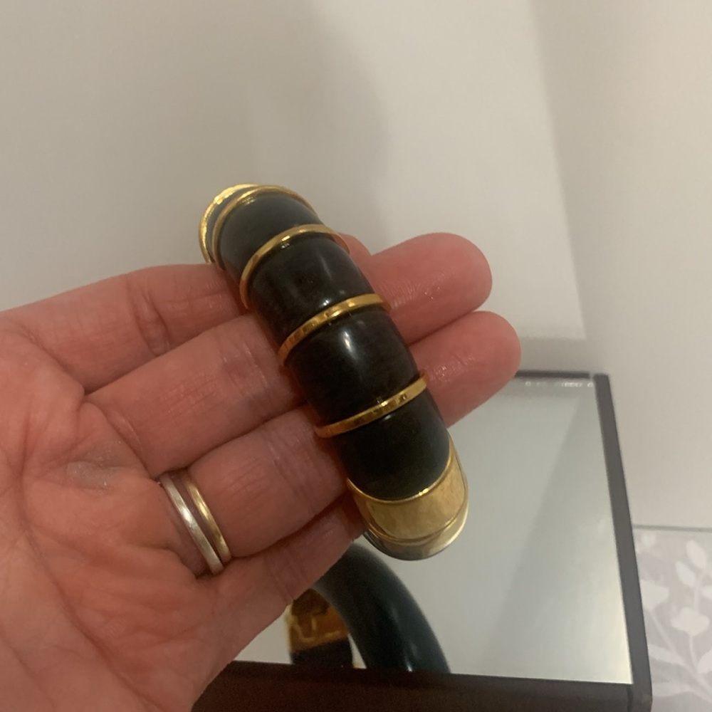 KARA ROSS Black resin clamper bracelet Chico’s